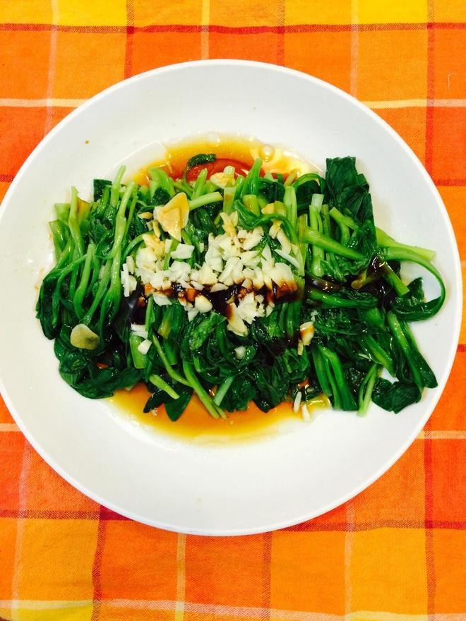 白灼雞毛菜，雞毛菜的最佳打開方式怎么做好吃,白灼雞毛菜，雞毛菜的最佳打開方式的做法步驟